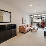 Prime Location With Sky Tower Views!