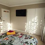 Monique\'S Rose Room Prvt Bthrm Ac Tv