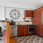 Spacious Water-Front Apartment -Princes Wharf 2219