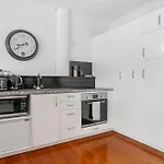 Funky One Bedroom Apartment On Princes Wharf