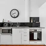 Funky One Bedroom Apartment On Princes Wharf