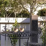 Stylish Central 2Bedroom With Parking & Garden