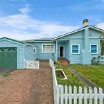 Green Getaway- Unique, 4 Bedroom Bungalow Papakura