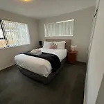 Modern Three Bed Two And A Half Bath With In And Outdoor Flow Plus Study