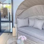 Modern Three Bed Two And A Half Bath With In And Outdoor Flow Plus Study