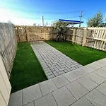Entire Luxury Cosy Townhouse With Master Bedrooms,10 Min To Airport & Sylvia Park