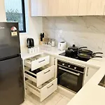 Entire Luxury Cosy Townhouse With Master Bedrooms,10 Min To Airport & Sylvia Park