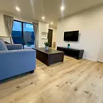 Free Carpark, 4-Bedroom House