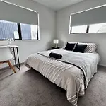Queenbed Room, Free Carpark 10B-1