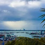Prime Location With Stunning Harbour Bridge View