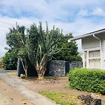Cozy 5 Bedrooms House 7 Rangiatea Road, Epsom