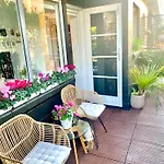 Beautiful 2 Bedrooms Apartment In Kingsland, Cbd
