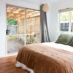 Cute One Bedroom Near Waterview