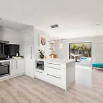 Villa With Pool In Browns Bay