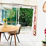 Ball Place Residence-Enjoy The Entire Downstairs