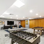Chic 1Br Apt With Pool And Gym Perks