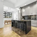The Queens Retreat - Penthouse On Queen Street