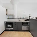 Princes Wharf 2 Bedroom Newly Renovated Luxury