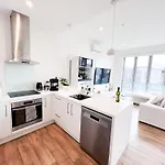 Luxury 2 Bedroom Apartment With Cocktail Bar And Espresso Machine