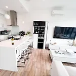 Luxury 2 Bedroom Apartment With Cocktail Bar And Espresso Machine