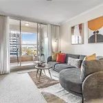 Luxurious Harbour View Apartment In Downtown