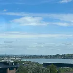 Seaviews Central With Airport Proximity\