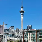 Qv Waterfront Executive Apartment -