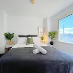 Within Walking Distance - Ideal For Au&Aut Student