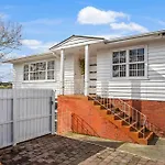Sunlit Glow Home With Parking And Air-Con