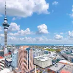 Top Floor Harbour View And Skytower View Apartment In Cbd