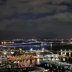 Top Floor Harbour View And Skytower View Apartment In Cbd