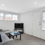 Sunny Beam Guest Suite With Parking And Kitchenette