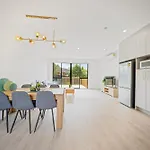Botany Modern Townhouse Retreat
