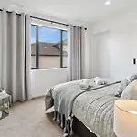Tudor Nook - Modern Comforts In A Classic Setting