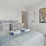 Tudor Nook - Modern Comforts In A Classic Setting