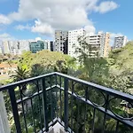 Spacious Park Views With Spa, Pool, Gym, Netflix