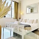 Skytower Views, Washer & Dryer, Tv!