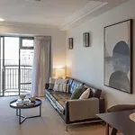 City Retreat W. Modern Comforts