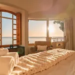 Takapuna Beachfront With Stunning Views