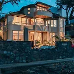 Takapuna Beachfront With Stunning Views
