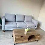 Scott Point Private Entry Flat Offers The Entire Living Room, Bedroom And Ensuite, Parking Available