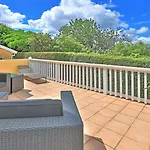In Remuera With Free Street Carpark, Handy Close To Cuisine Restaurant And Public Transportation