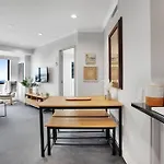 Luxurious Apt With Rooftop Pool Gym Tennis Carpark