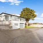 Cosy 3 Bedrooms Home In North Auckland