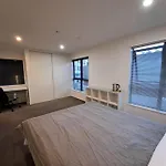Quiet Secure Home In Cbd, Handy Close To Downtown Britomart Ferry And Spark Arena