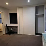 Quiet Secure Home In Cbd, Handy Close To Downtown Britomart Ferry And Spark Arena