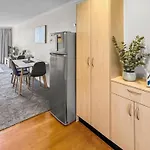 2Br Newmarket Retreat Cozy Stay On Broadway