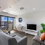 Contemporary 1Br City Escape With Pool & Gym