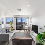 Contemporary 1Br City Escape With Pool & Gym