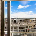 Contemporary 1Br City Escape With Pool & Gym